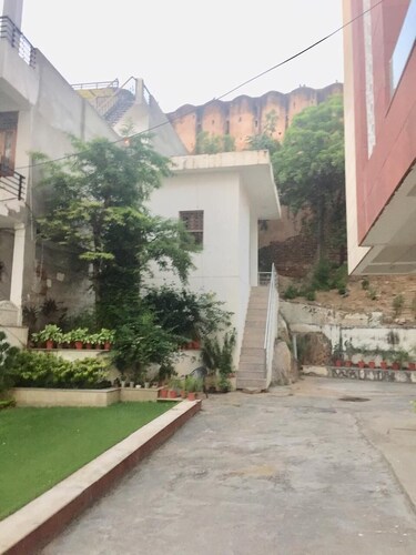 Cheerful, Spacious Private Apt in ★ location