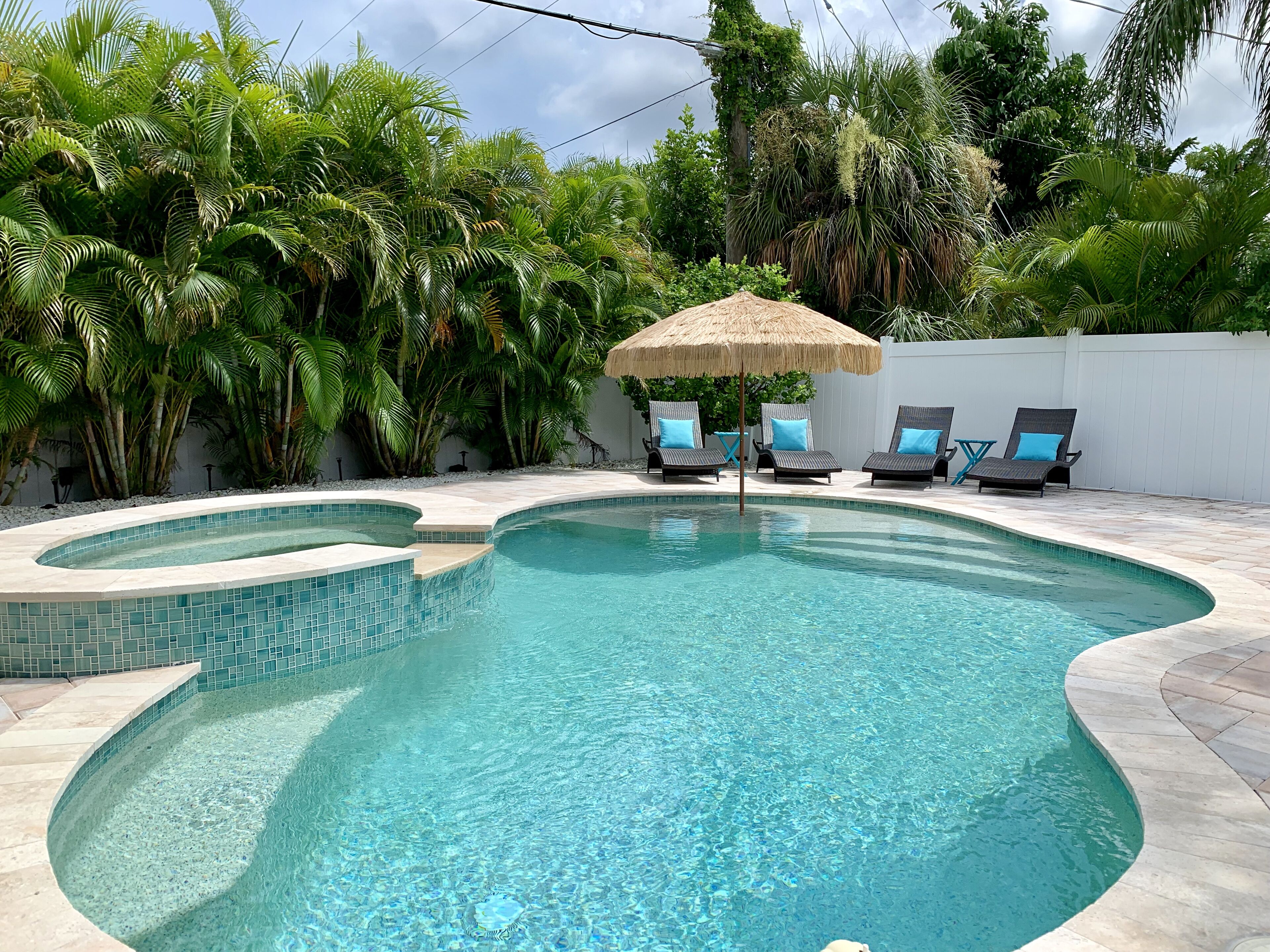 Buddy’s Beach House 🌴 Private Heated Pool and Spa- Pet Friendly
