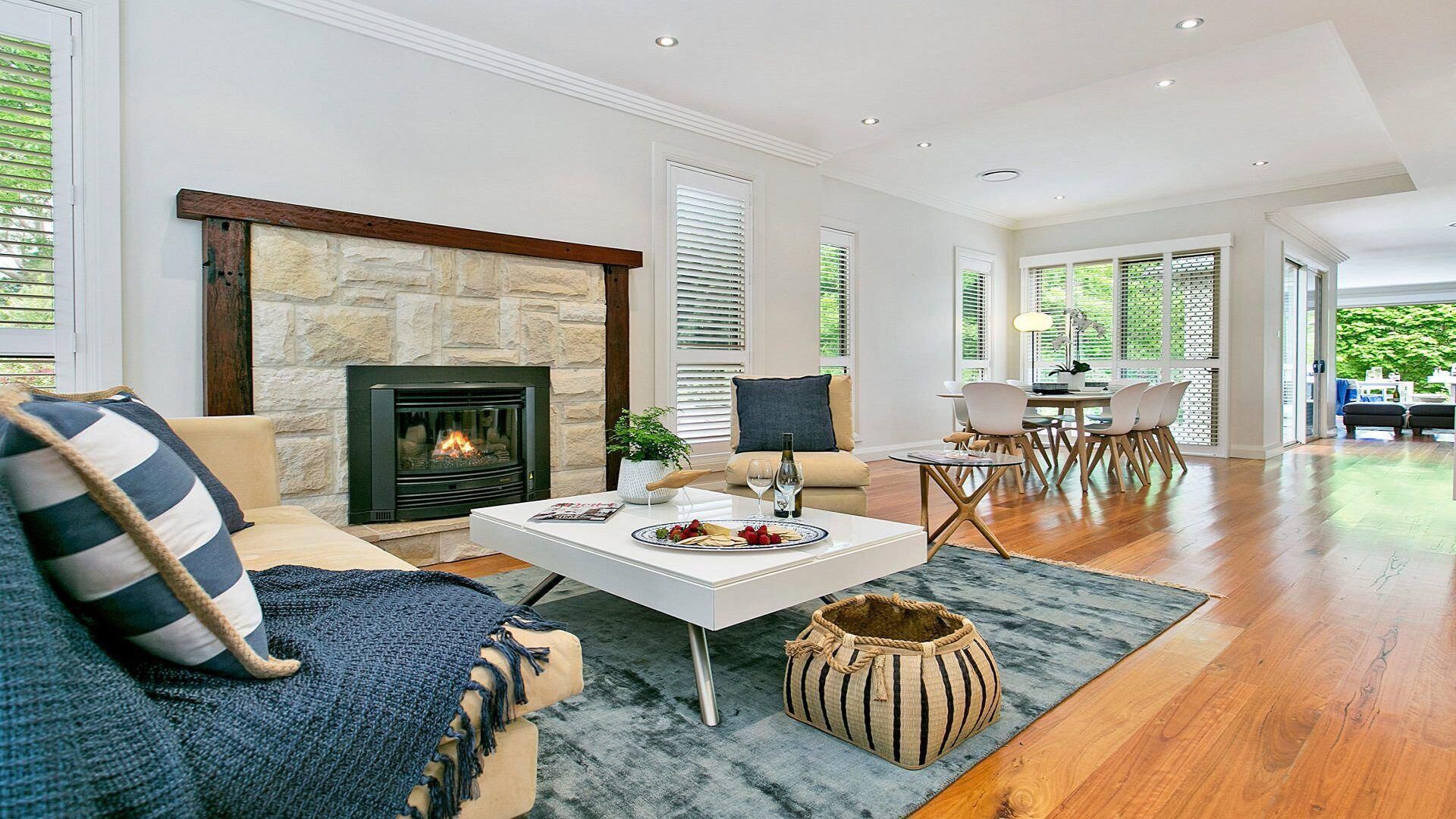 TV, caminetto, tavolo da calcetto, impianto stereo