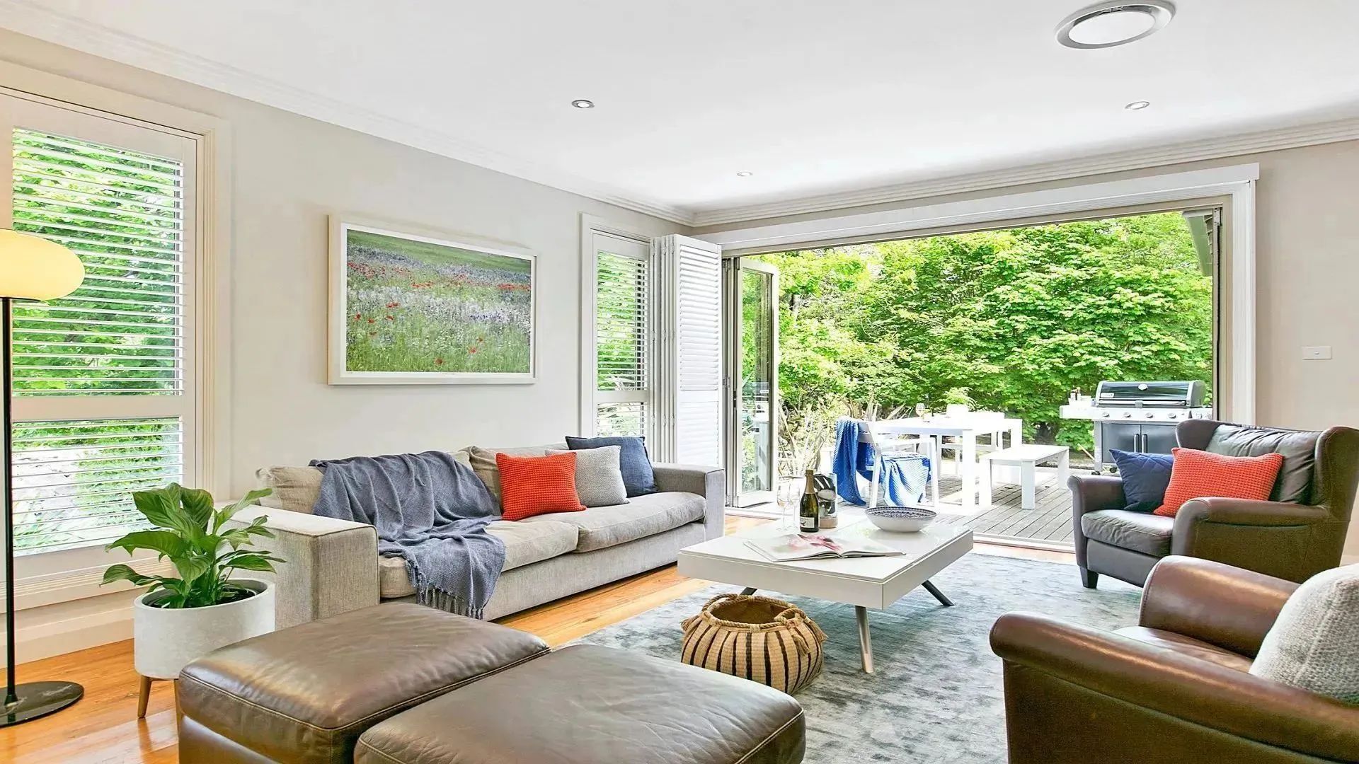 電視、壁爐、足球機、音響