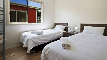 2 bedrooms, iron/ironing board, bed sheets
