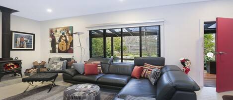 Télévision, cheminée