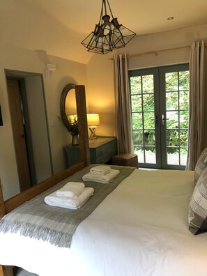 5 bedrooms, iron/ironing board, travel crib, free WiFi