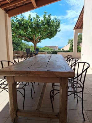 Outdoor dining