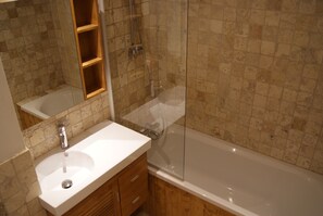 Combined shower/tub, hair dryer, soap, toilet paper