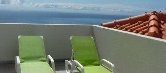New top-floor 2-bedroom apartment with private sun terrace with ocean views