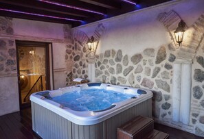 Indoor spa tub