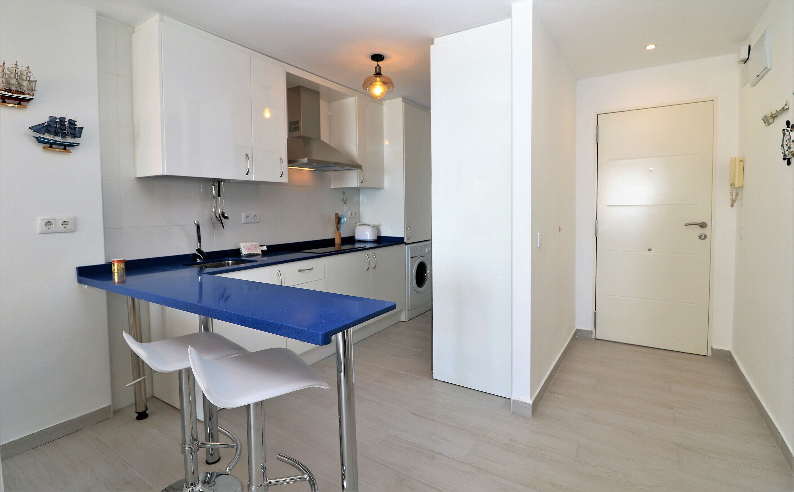 Réfrigérateur, micro-ondes, four, cafetière/bouilloire