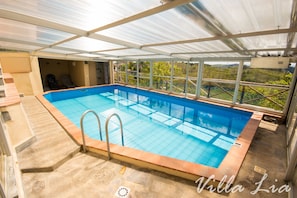 Piscina interna, piscina aquecida