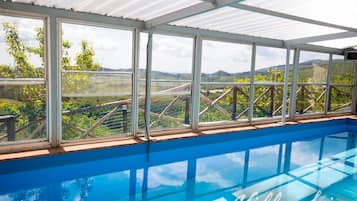Indendørs pool, opvarmet pool