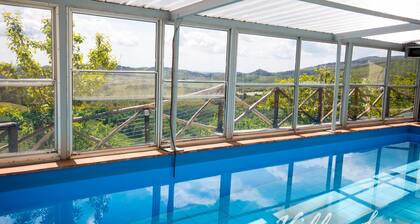 Exclusiva casa con piscina climatizada manta vista panorámica al mar