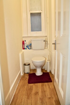 Chambre Double Standard, 1 lit double, salle de bains commune, vue ville | Salle de bain