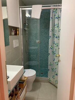 Shower, hair dryer, towels, soap - Rome: Central apartment, in the heart of Rome (Roma)
