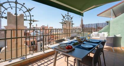 Modern Penthouse L'Ăguila in Palma Old Town with Terrace, Wifi, AC, Spacious!