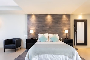 1 dormitorio, tabla de planchar con plancha, wifi y ropa de cama