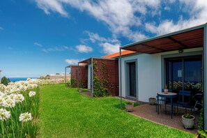 Outdoor dining - In peaceful Prazeres | Qta. Inácia Orchid Studio (Prazeres)