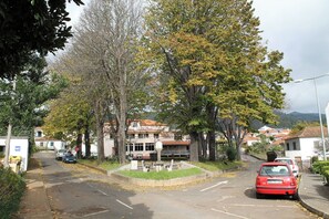 Third-party on-site parking, car recommended - In peaceful Prazeres | Qta. Inácia Orchid Studio (Prazeres)