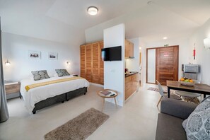 1 bedroom, iron/ironing board, WiFi, bed sheets - In peaceful Prazeres | Qta. Inácia Orchid Studio (Prazeres)