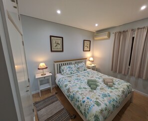 4 bedrooms, iron/ironing board, free WiFi, bed sheets - Villa with pool on Torreira beach, located next to the ria.  (TORREIRA)