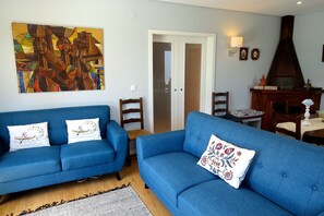 Smart-TV, Kamin, Videospiele, DVD-Player