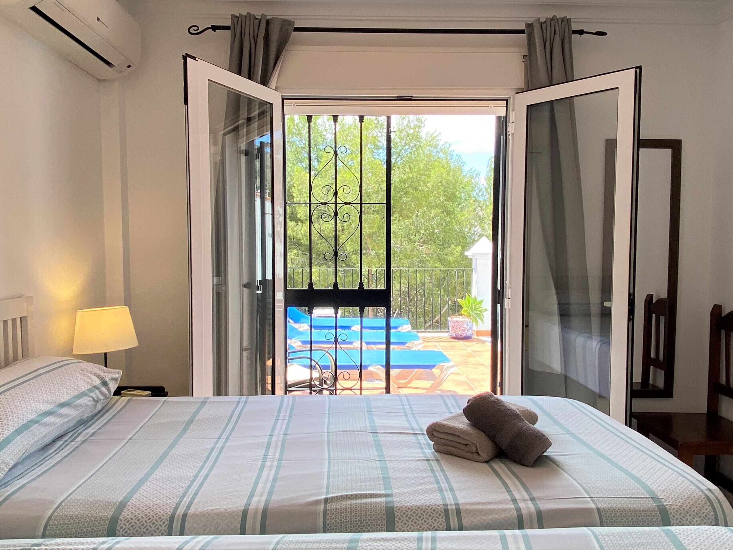 4 chambres, fer et planche à repasser, Wi-Fi gratuit, draps fournis