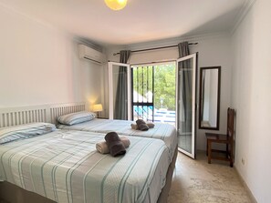 4 chambres, fer et planche à repasser, Wi-Fi gratuit, draps fournis