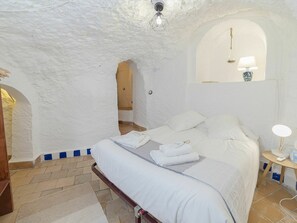 3 bedrooms, iron/ironing board, free WiFi