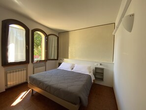2 bedrooms, in-room safe, travel cot, free WiFi