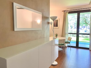 Interior - Spacious JOLLY three-room apartment equipped with all comforts, with garden and terrace. (sirmione)