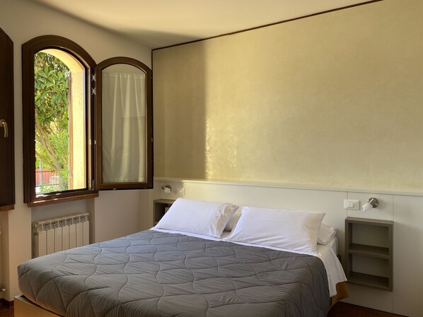 2 bedrooms, in-room safe, travel cot, free WiFi