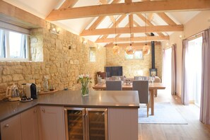 Dining - A luxury barn conversion, positioned in the heart of Broadway, Cotswolds (Broadway)