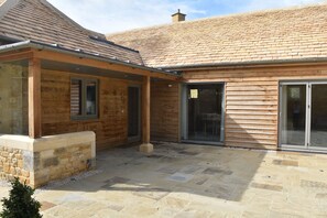 Exterior - A luxury barn conversion, positioned in the heart of Broadway, Cotswolds (Broadway)