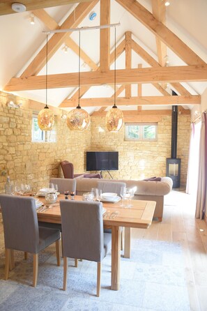 Interior - A luxury barn conversion, positioned in the heart of Broadway, Cotswolds (Broadway)