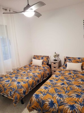 2 slaapkamers, een strijkplank/strijkijzer, gratis wifi, beddengoed