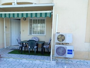 تناول الطعام بالخارج