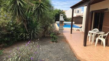 Een verwarmd zwembad