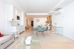 TV, Netflix, streaming services - Luxury loft in the center of Arrecife. Very spacious and bright. Newly renovated! (Arrecife)