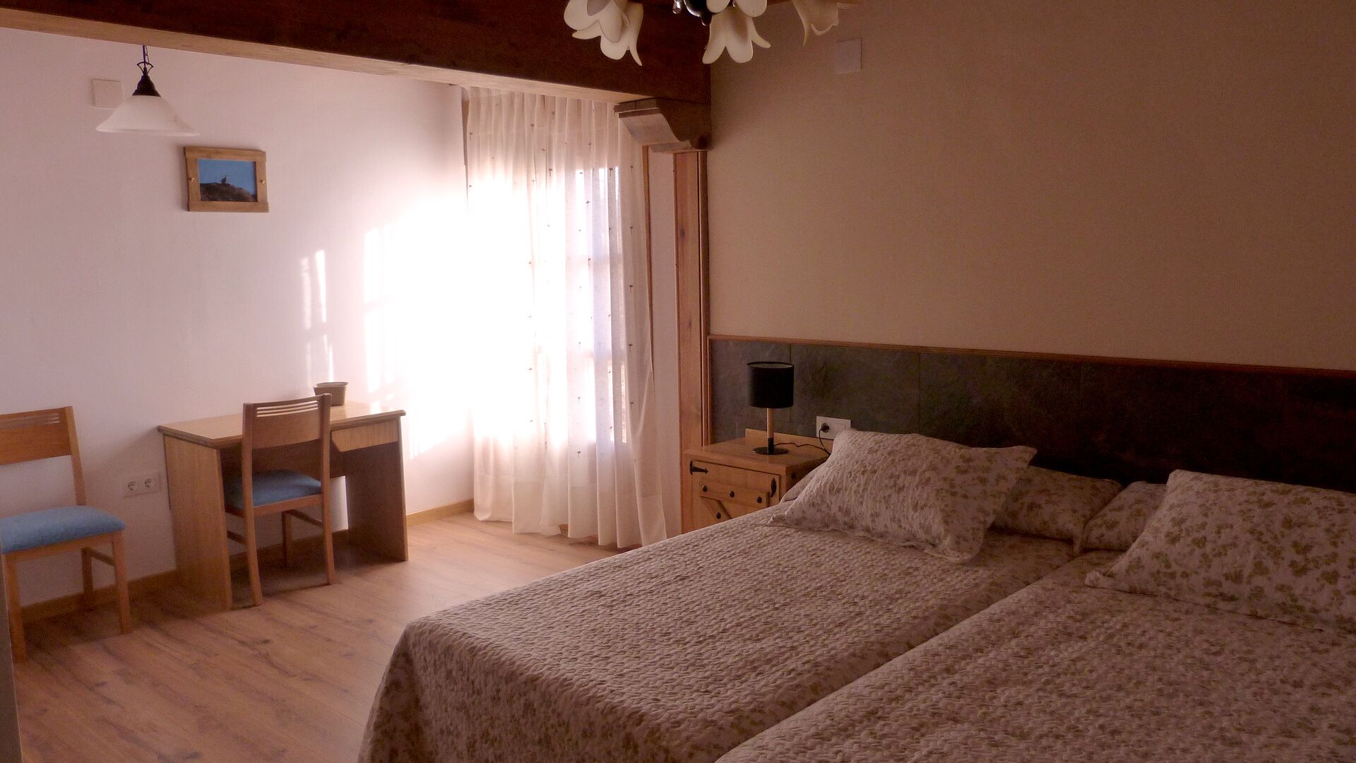 4 slaapkamers, een bureau, reisbedje, wifi