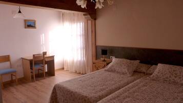 4 slaapkamers, een bureau, reisbedje, wifi