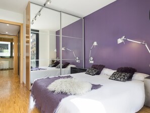 3 bedrooms, in-room safe, iron/ironing board, travel cot
