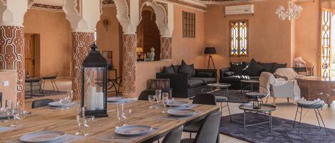 Breakfast, lunch, dinner served; Moroccan cuisine