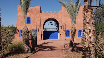 المنشأة من الخارج