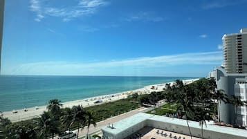 Estúdio luxo, várias camas, para não fumantes, vista para o oceano | Individualmente decorados, individualmente mobiliados, roupa de cama