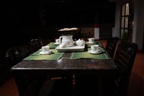 Dining - Waters Edge Apartment Sleeps 4 (2 Bedrooms)  (Kerala)