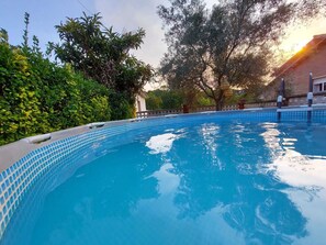 حمّام سباحة خارجي