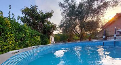 House with garden 20 minutes from the center of Barcelona