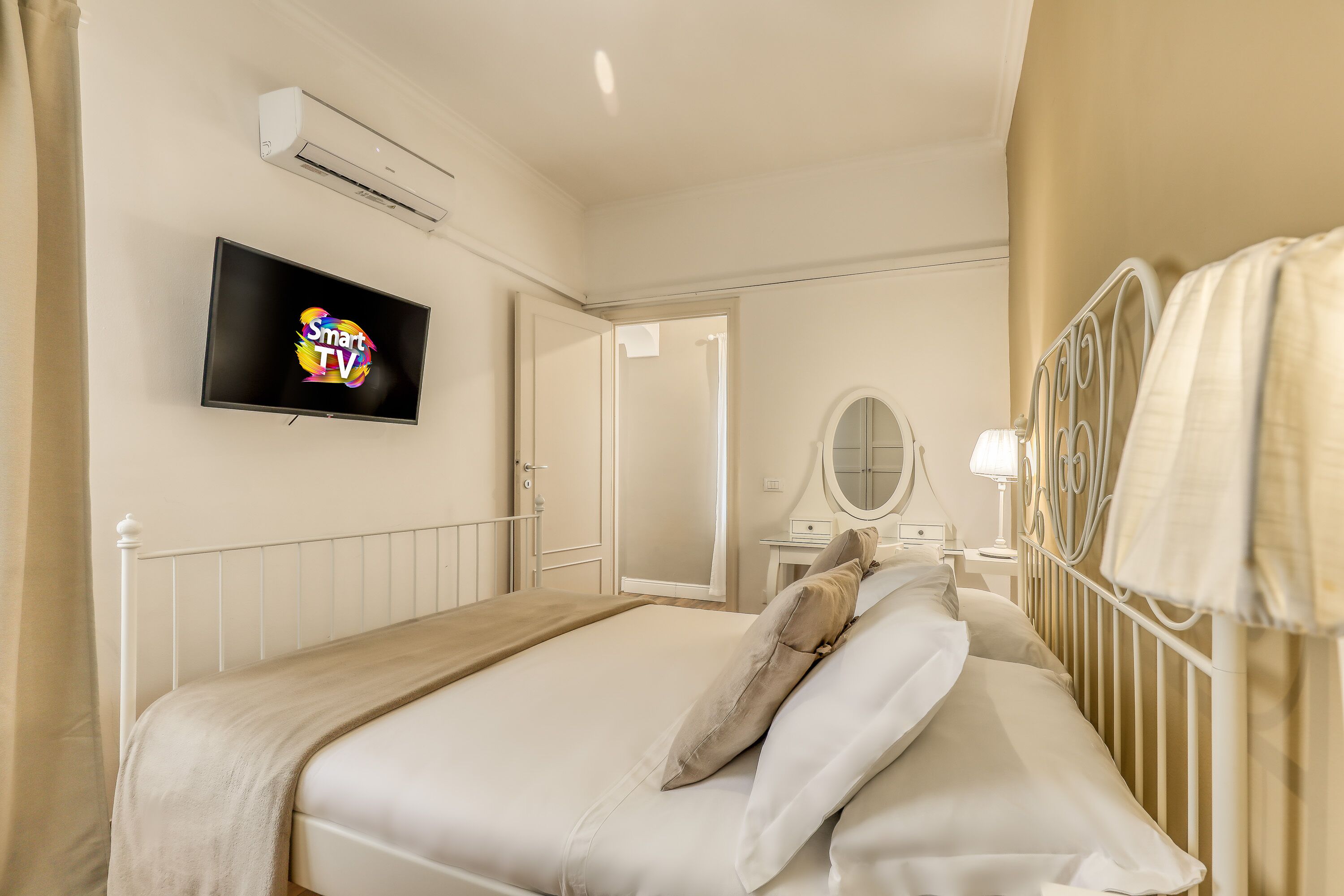 1 chambre, coffres-forts dans les chambres, fer et planche à repasser