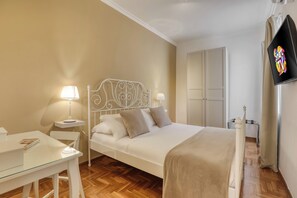 1 chambre, coffres-forts dans les chambres, fer et planche à repasser