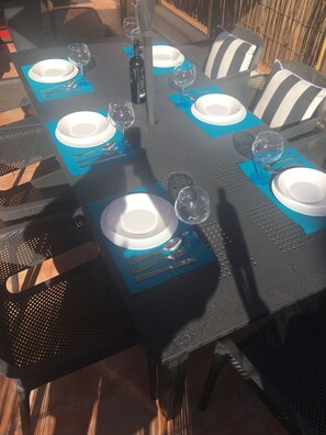 Outdoor dining - Deluxe 3 bed 2 bath Villa, Wifi, UK TV, Pool, Local Amenities   (San Cayetano)