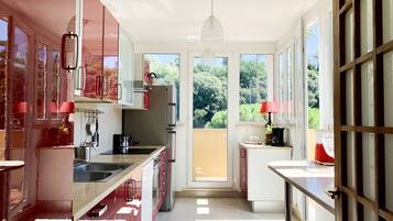 Fridge, microwave, oven, stovetop